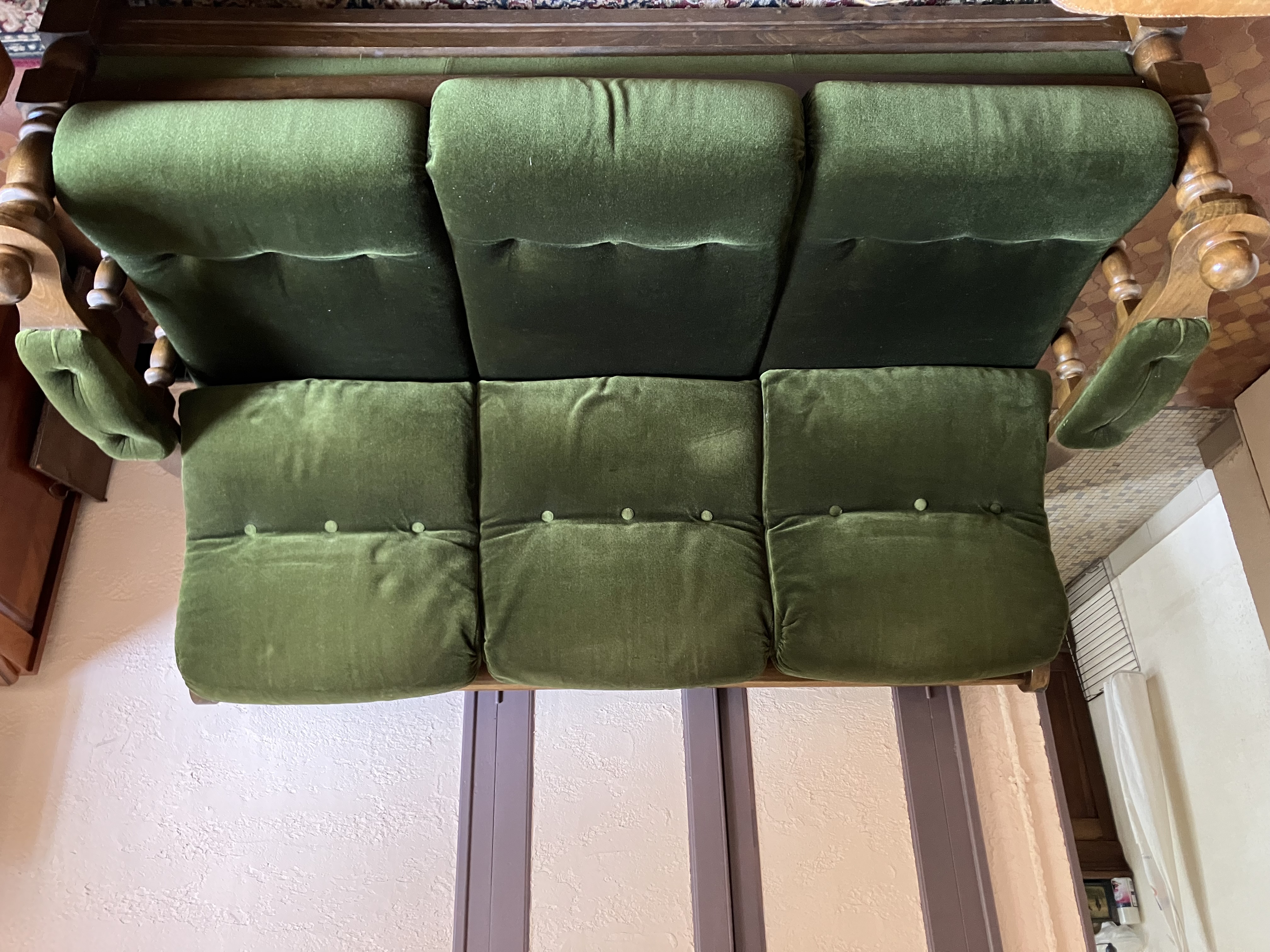 Canap�-lit 3 places en velours vert vintage 150 Le Brethon (03)