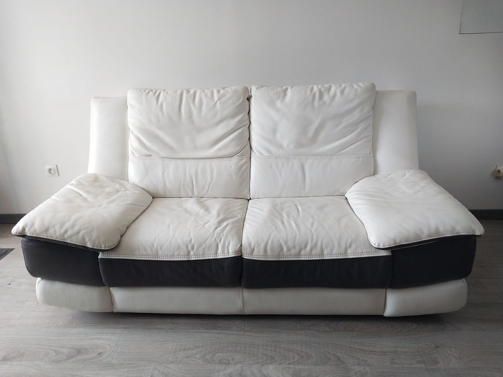 Canap� 2 ou 3 places en vraiment cuir chez Chateau D'Ax 130 La Roche-sur-Yon (85)