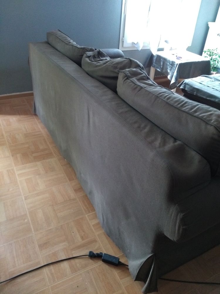 Canap� 3 places 600 Jonqui�res (84)