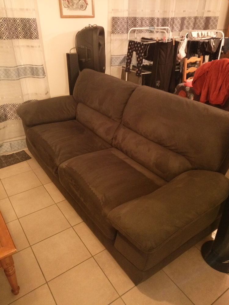 Canap� 3 places 200 Va�ssac (82)