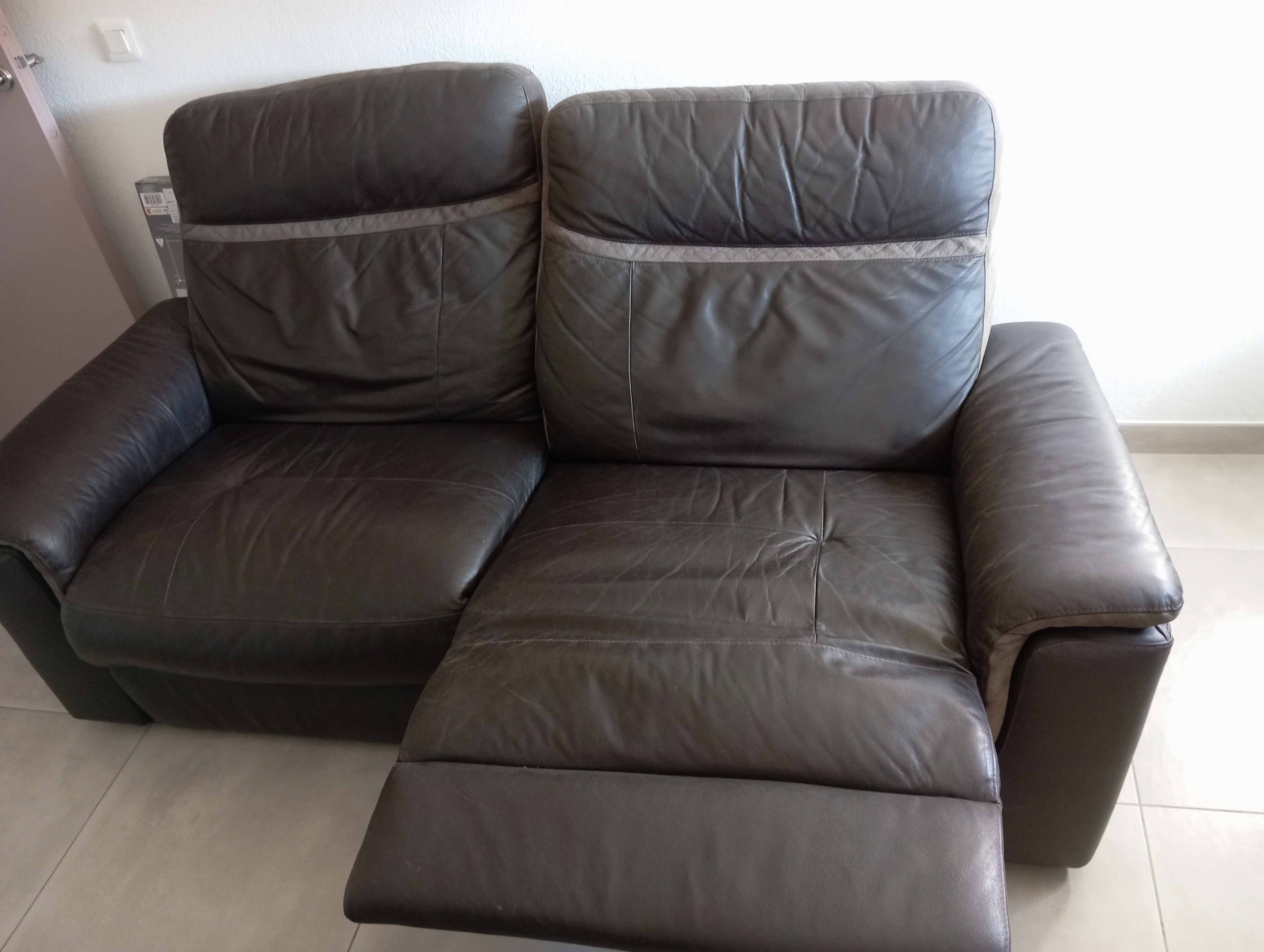 Canap� 2 places 200 Hy�res (83)