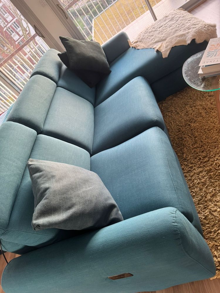 Canap� Poltronesof� bleu tr�s bon �tat ? confortable ? prix 370 Le Pecq (78)