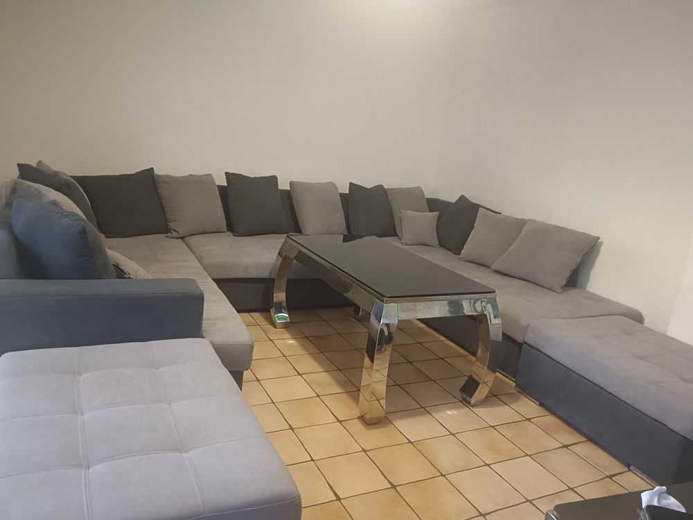 canap� et 2 poufs en bon �tat ( 10 places environ) 250 Avignon (84)