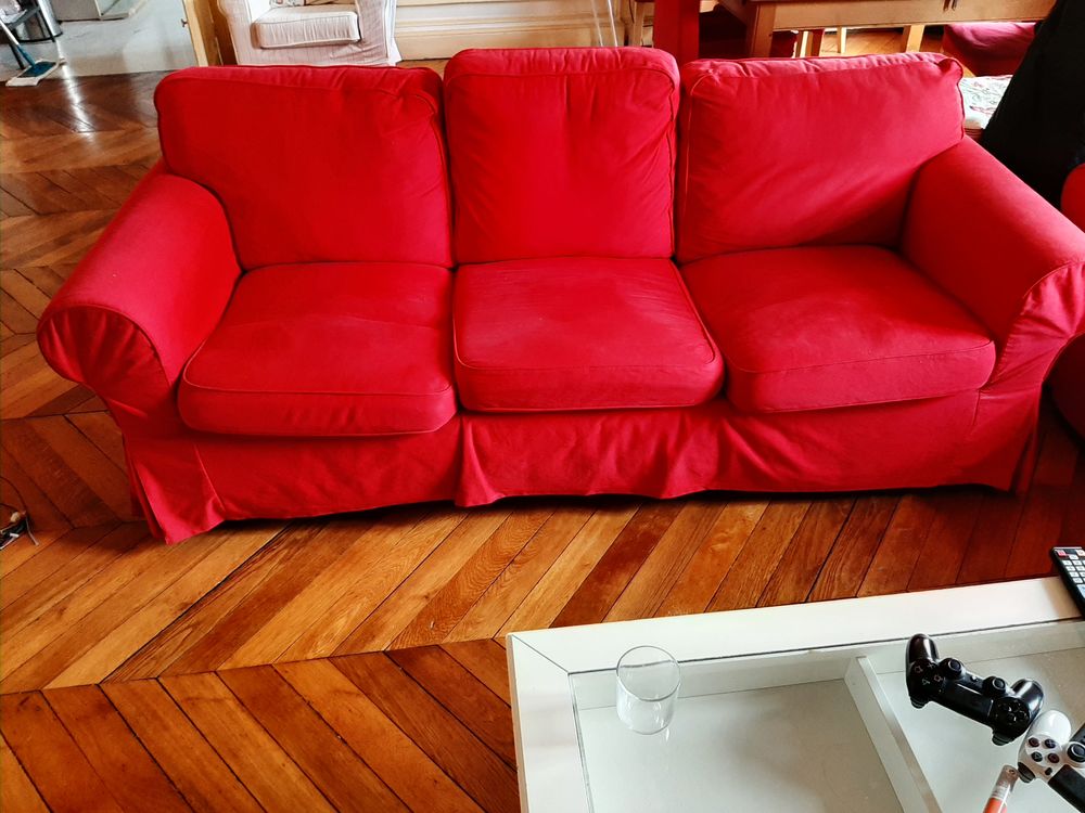 Canap� rouge Ikea Ektorp 3 places 
120 Paris 10 (75)