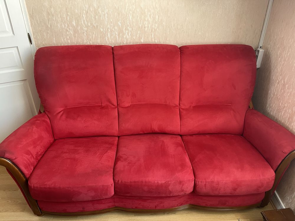Canap� rouge 3 places 130 Westhoffen (67)