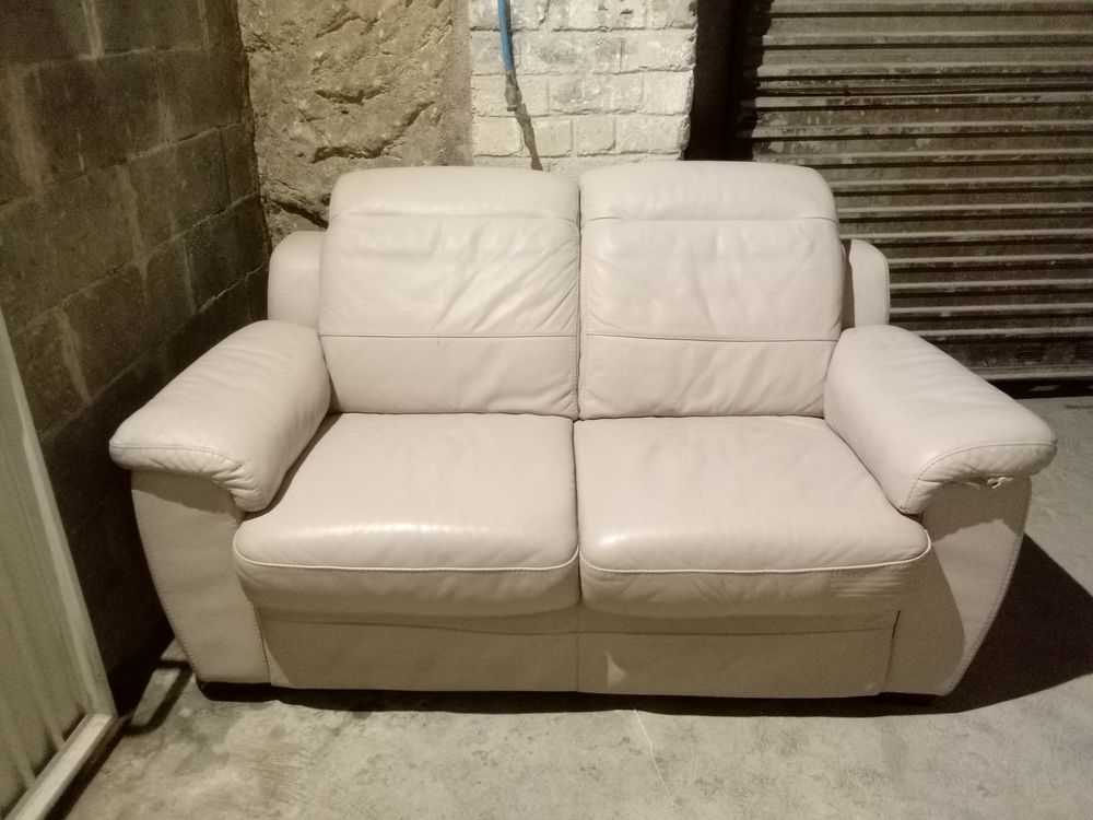 d'un canap� salon beige en bon �tat 150 Bougival (78)