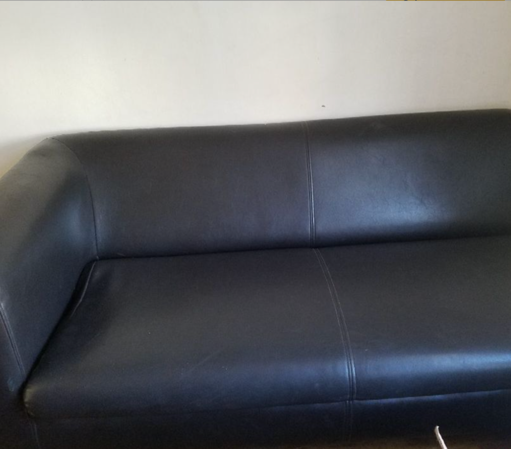 Canap� semi-cuir noir en tr�s bon �tat tr�s classe
100 Bobigny (93)