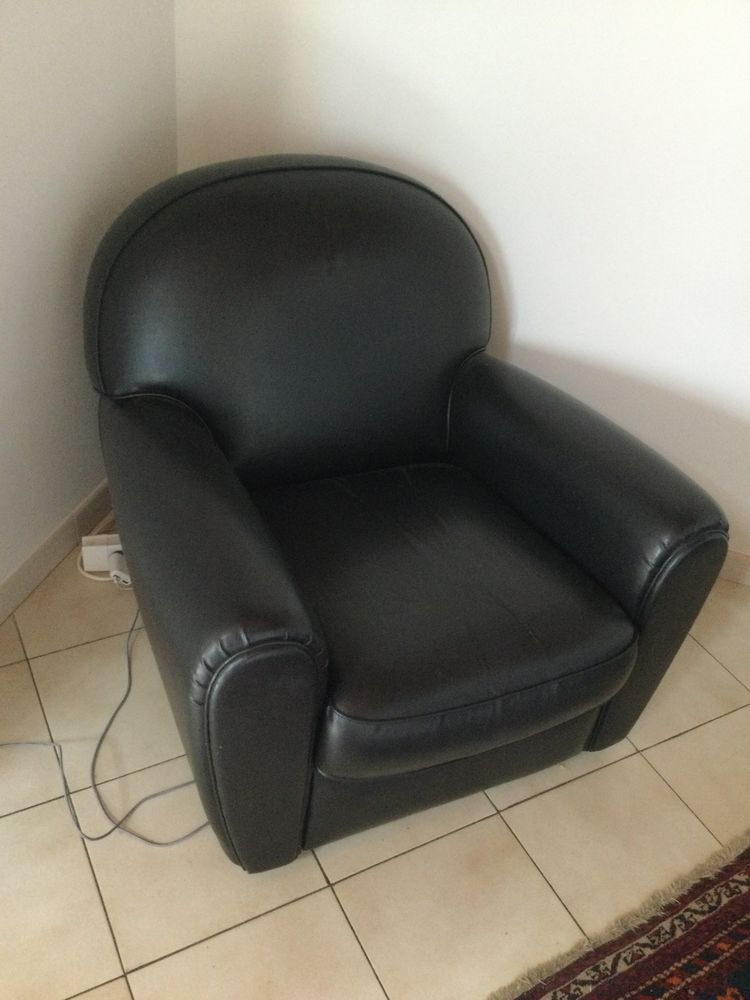 canap� en Ska� noir et 2 fauteuils assortis forme Club. 130 B�ziers (34)