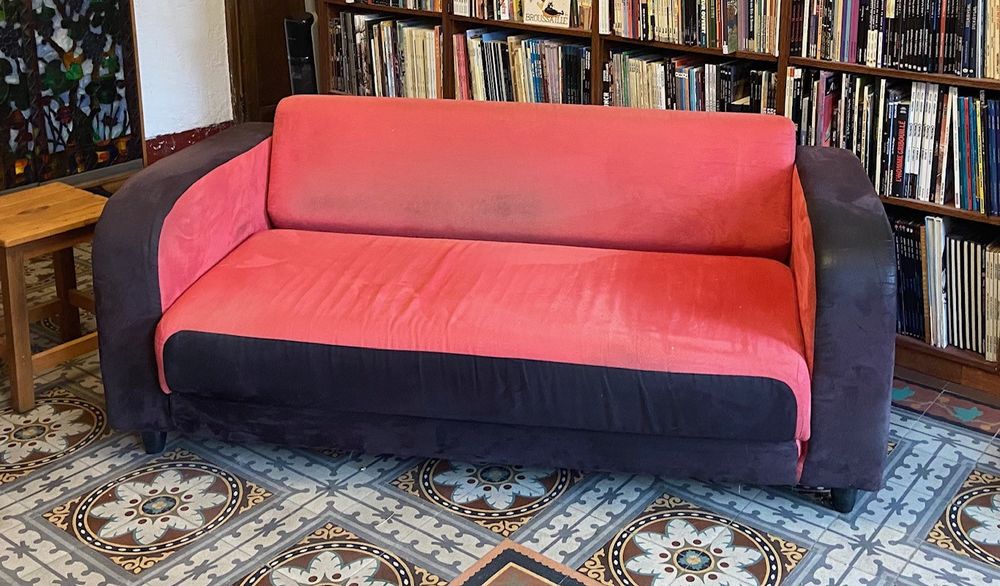 Canap�-lit en tissu rouge et noir 50 Les Aveni�res (38)