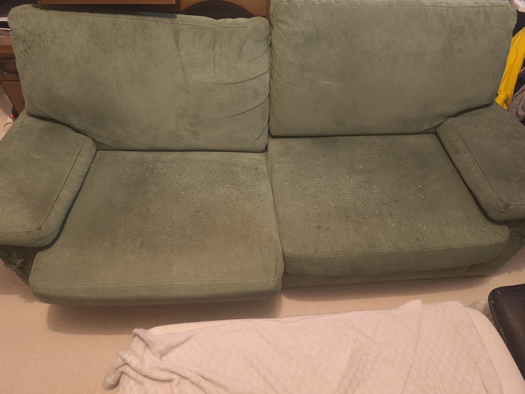 Canap� en tissu vert us�e 10 Vervins (02)