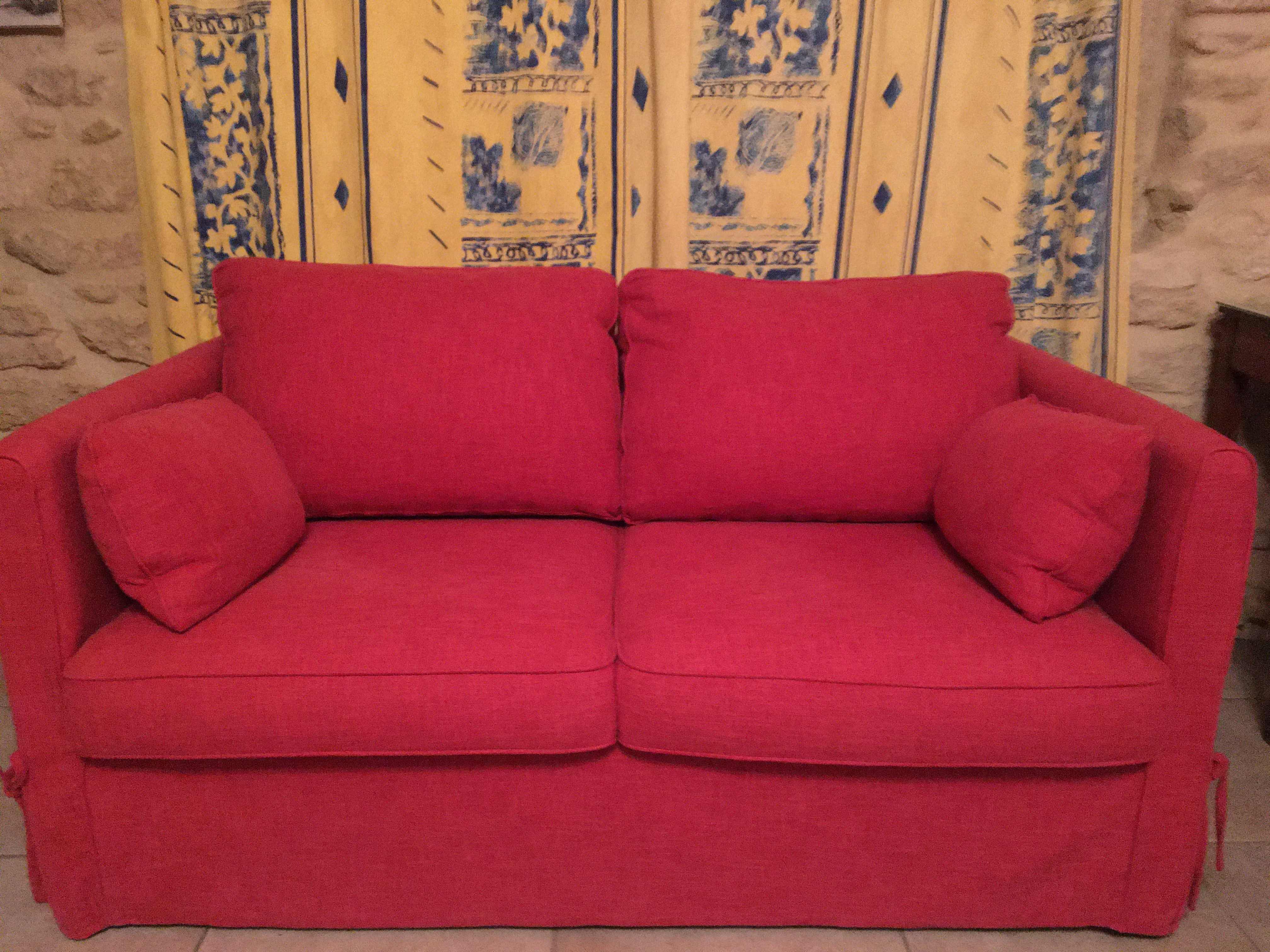 Canap� tissus couleur framboise 0 Boisseron (34)