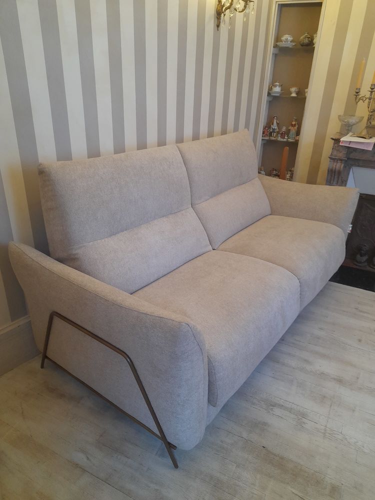 Canap� lit tr�s r�cent 1100 Romilly-sur-Seine (10)