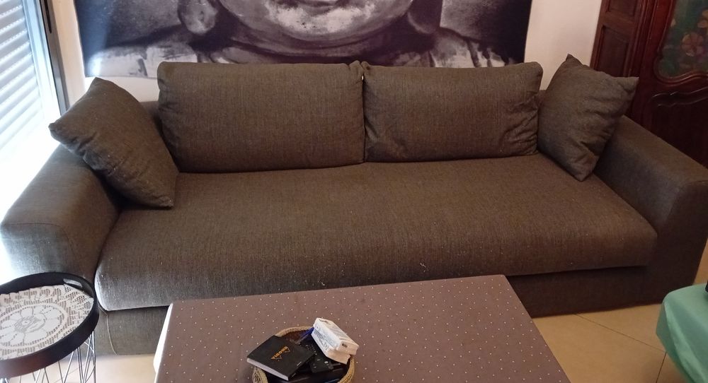 Canap� trois place 2m20 40 Nice (06)