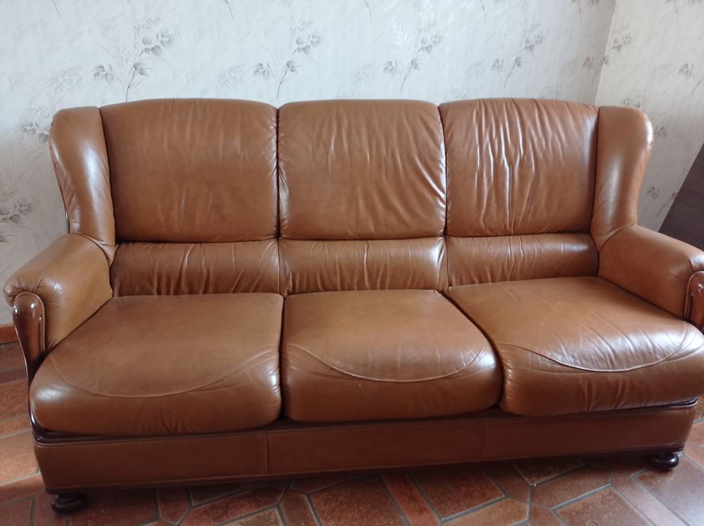 Canap� trois place en cuir 0 R�malard (61)