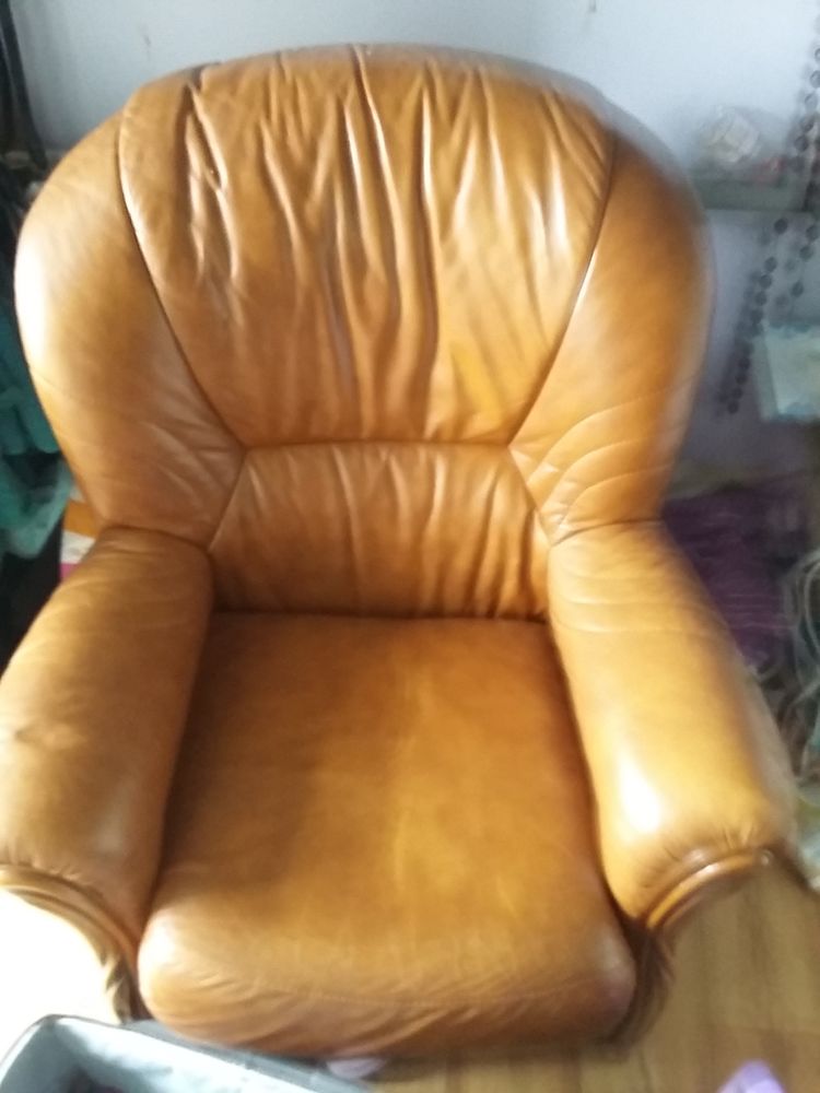 Canap� en v�ritable cuir et ses 2 fauteuils, en bon �tat 150 Gien (45)