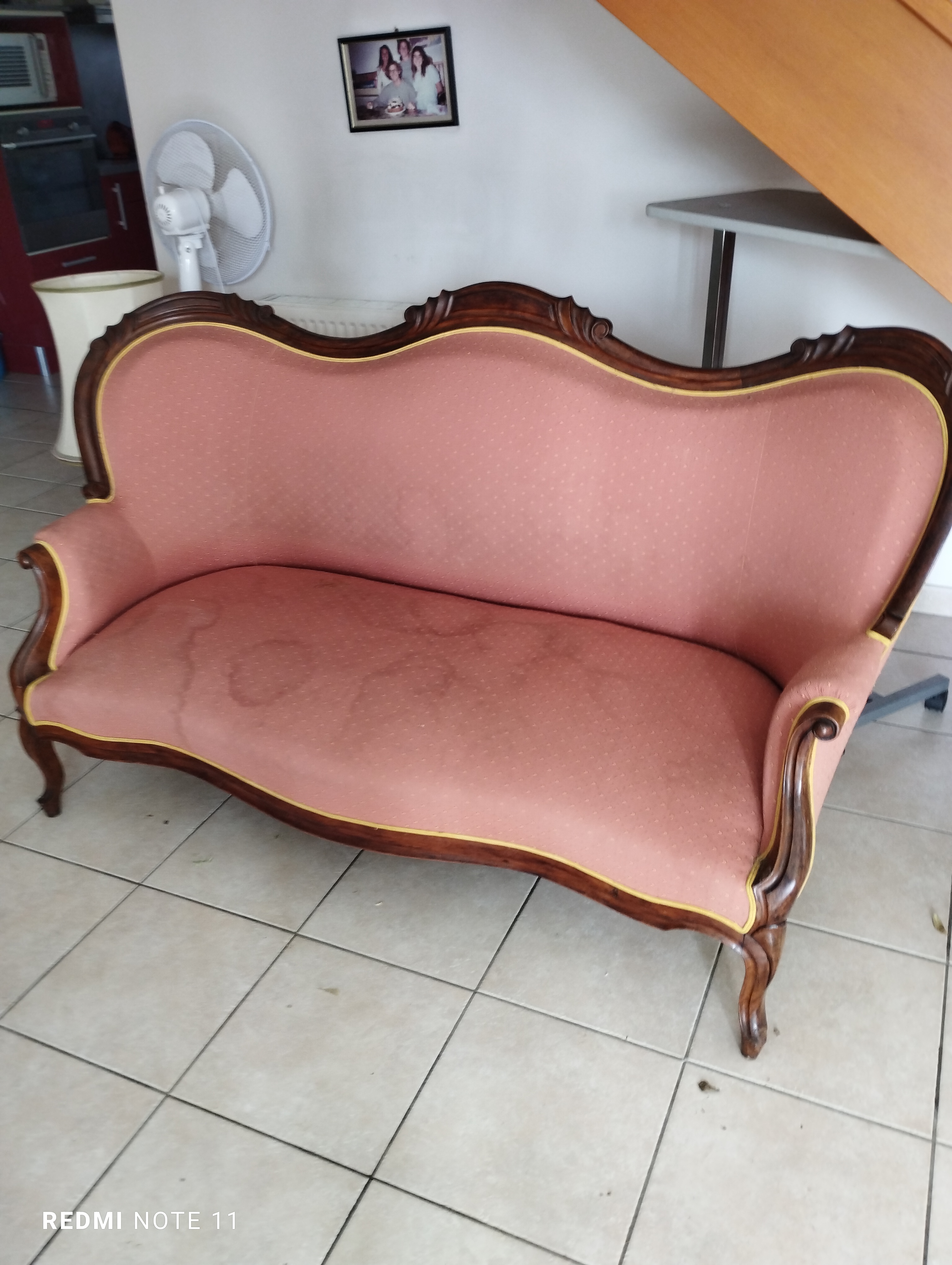 Canap� Vintage en Tissu Rose et Bois Sculpt� 60 Romans-sur-Is�re (26)