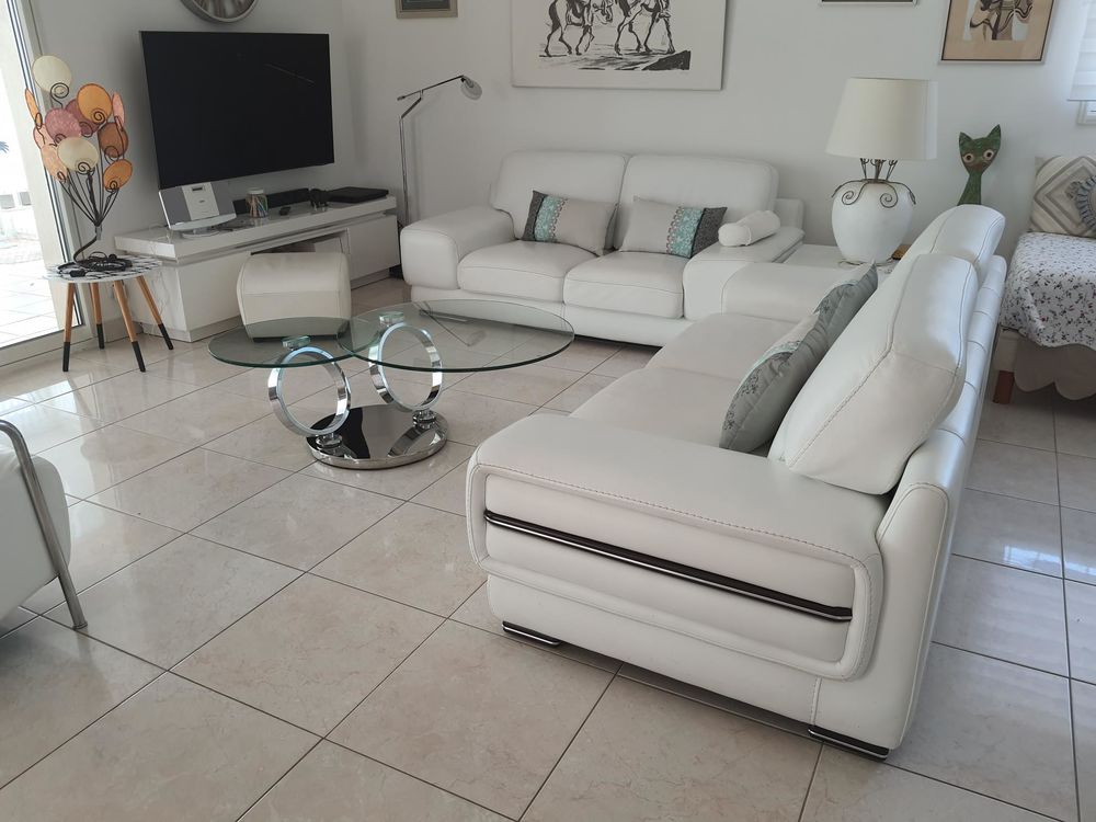 2 canapes cuir blanc etat neuf 2400 Boissi�res (30)