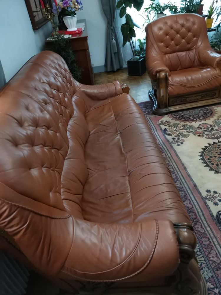 Canap�s en cuir capitonn�s & bois marron 750 Tremblay-en-France (93)