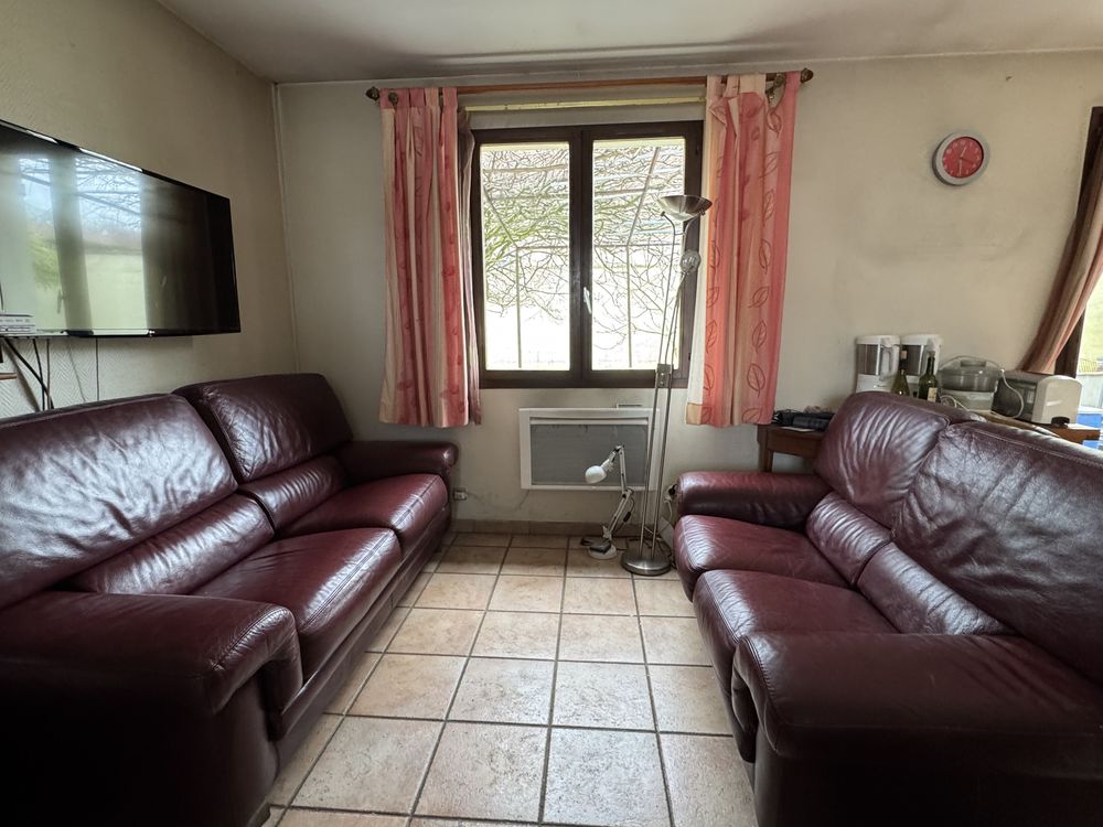 Lot de 2 canap�s en cuir bon �tat 490 Villeparisis (77)