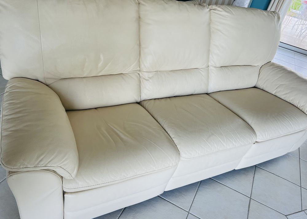 Canap�s cuir grain� couleur ivoire 550 Saint-Pantaly-d'Ans (24)