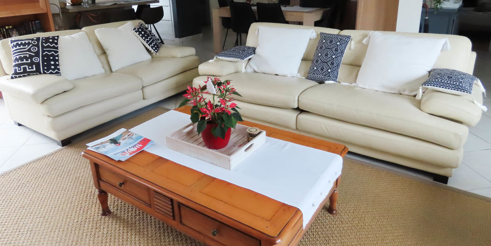 Lot 2 canap�s cuir ivoire pleine fleur 500 Les Sables-d'Olonne (85)