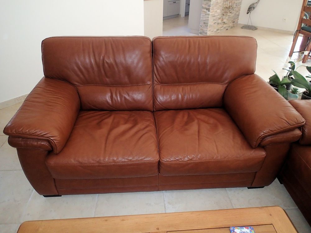 2 canap�s cuir 2 places 400 Longeville-sur-Mer (85)
