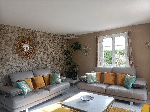 Lot de 2 canap�s en cuir. 590 Villers-sous-Saint-Leu (60)