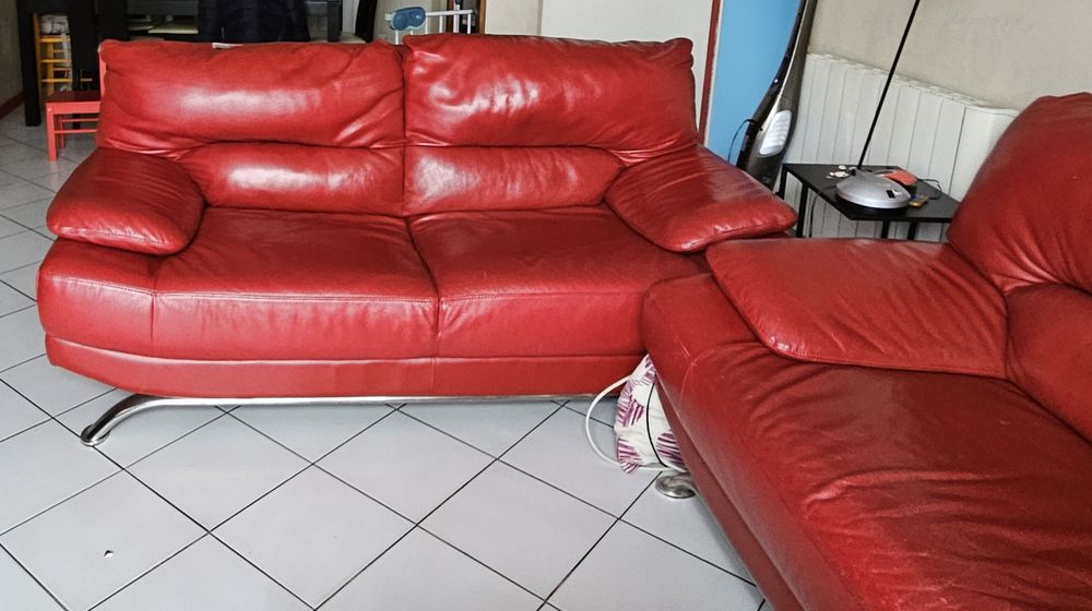 2 canapes en cuir 250 Meaux (77)