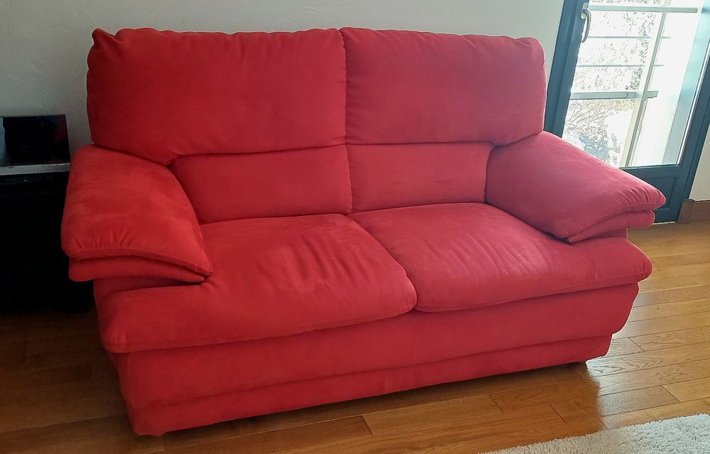 2 canap�s fixes rouges 300 Saint-Sigismond (74)