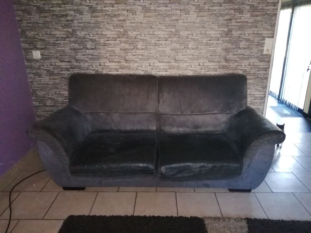 2 canap�s 3 places dont 1 convertible 300 Noyon (60)