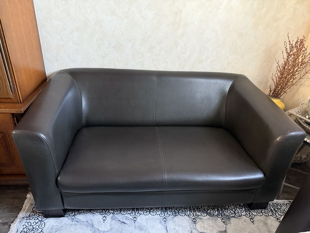 Canap�s 2 places noir 90 Bagneux (92)