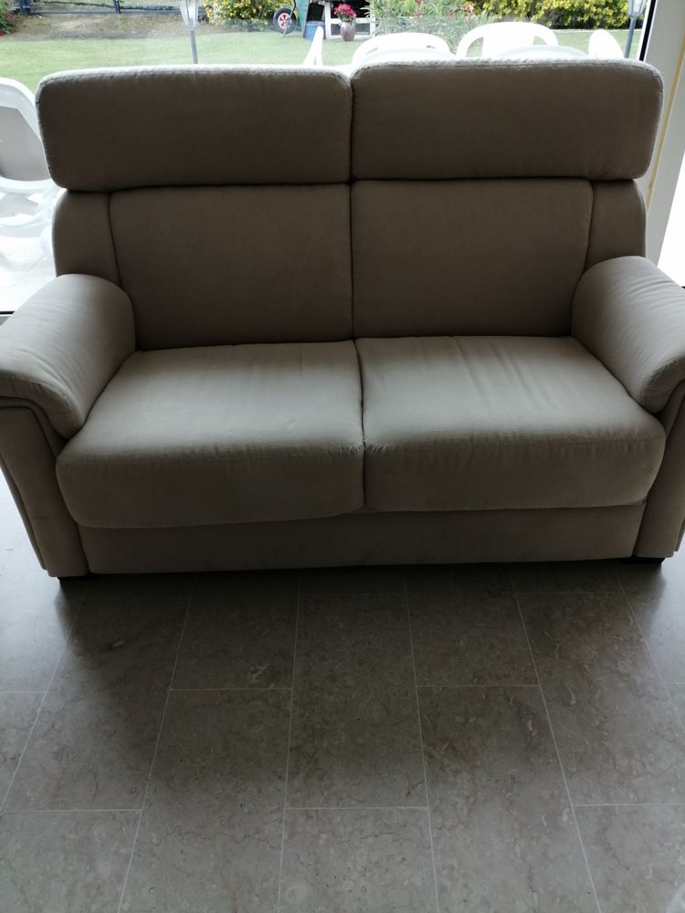 2 CANAPES ET UN POUF MICROFIBRE
0 Rozoy-sur-Serre (02)