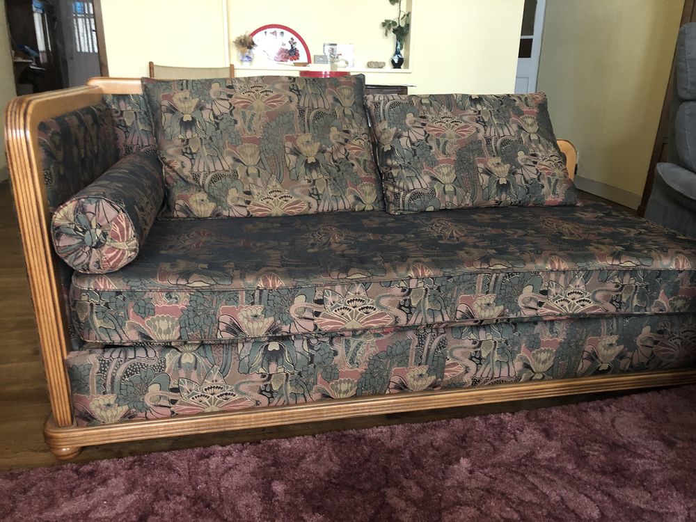 2 canap�s et 1 pouf 70 Lu�on (85)