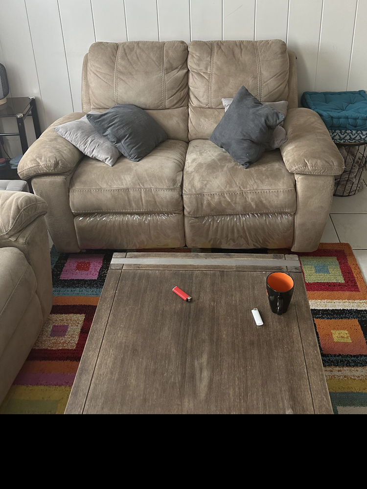 2 canap�s relax en cuir de nubuck 800 La Ville-du-Bois (91)