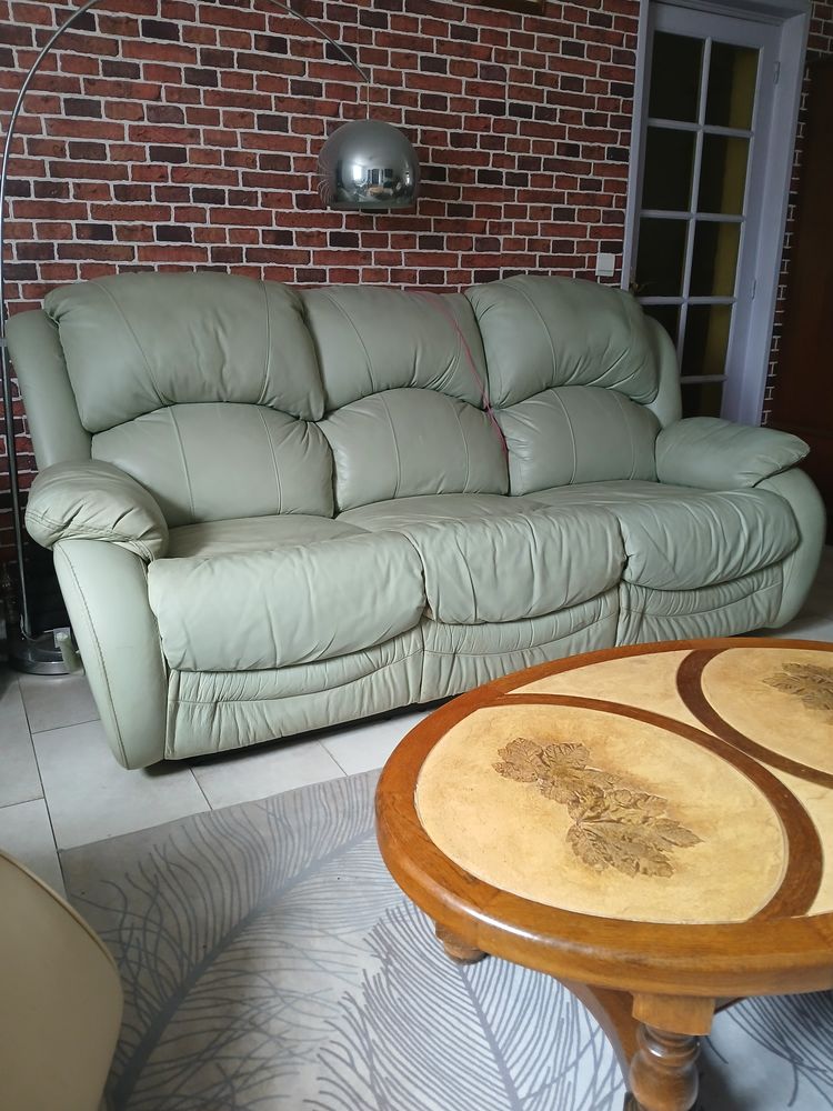 2 Canap�s 200 Carc�s (83)