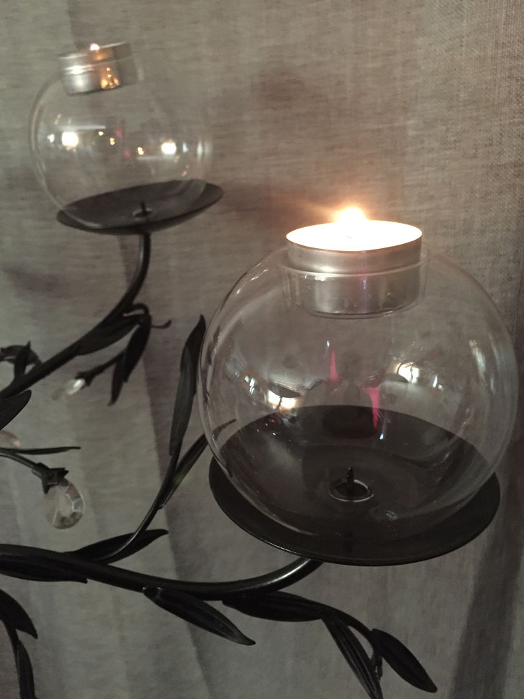 Cand�labre noir, 124 cm, 6 branches, 16 pampilles, 6 sph�res 0 Saint-F�liu-d'Avall (66)