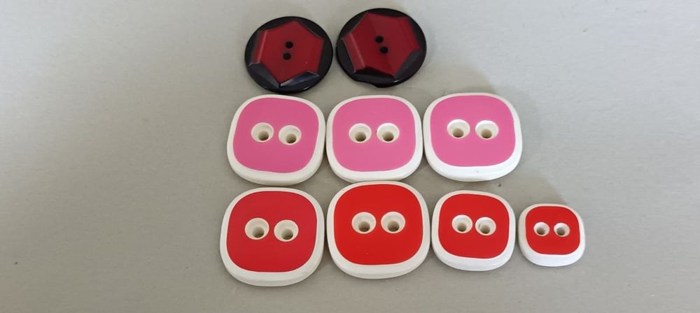 Candy Pop  7 Boutons Graphiques et 2 Hexagones Vintage N�97 22 Thonon-les-Bains (74)