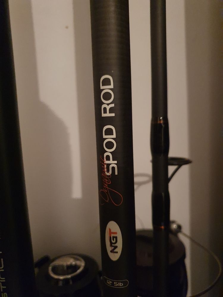 3 canne neuve a carpe plus canne a spomb 250 Montbrison (42)
