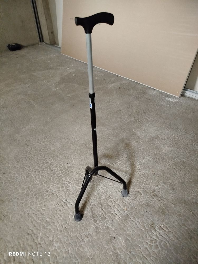 Canne tripode  - Trois pieds pour la stabilit� 15 Voiron (38)