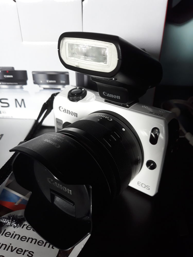 Canon Eos m blanc avec accessoires 280 Angres (62)