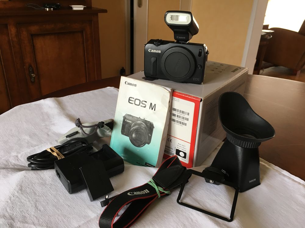 canon eos m boitier sans objectif
sangle canon 
chargeur
150 Plescop (56)