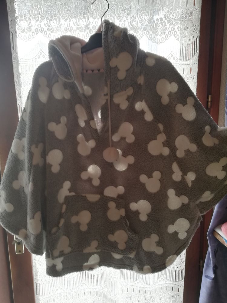 Cape poncho � capuche en pilou moelleux
8 Le Havre (76)