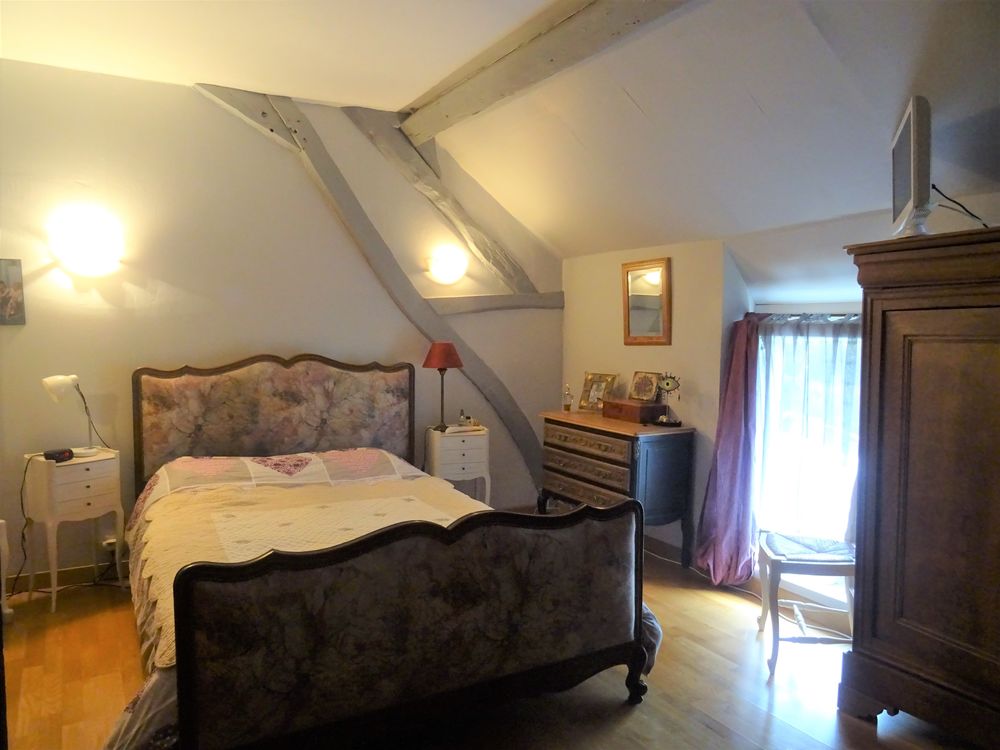 LIT CAPITONE AVEC SOMMIER  +VASQUE LAVABO OPALINE TURQOISE 250 St Aygulf (83)