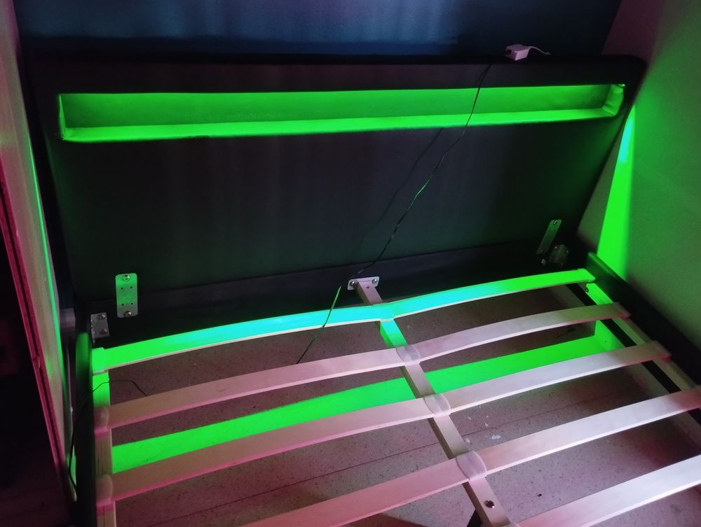 Lit capitonn�e 140�200cm 0 Cergy (95)