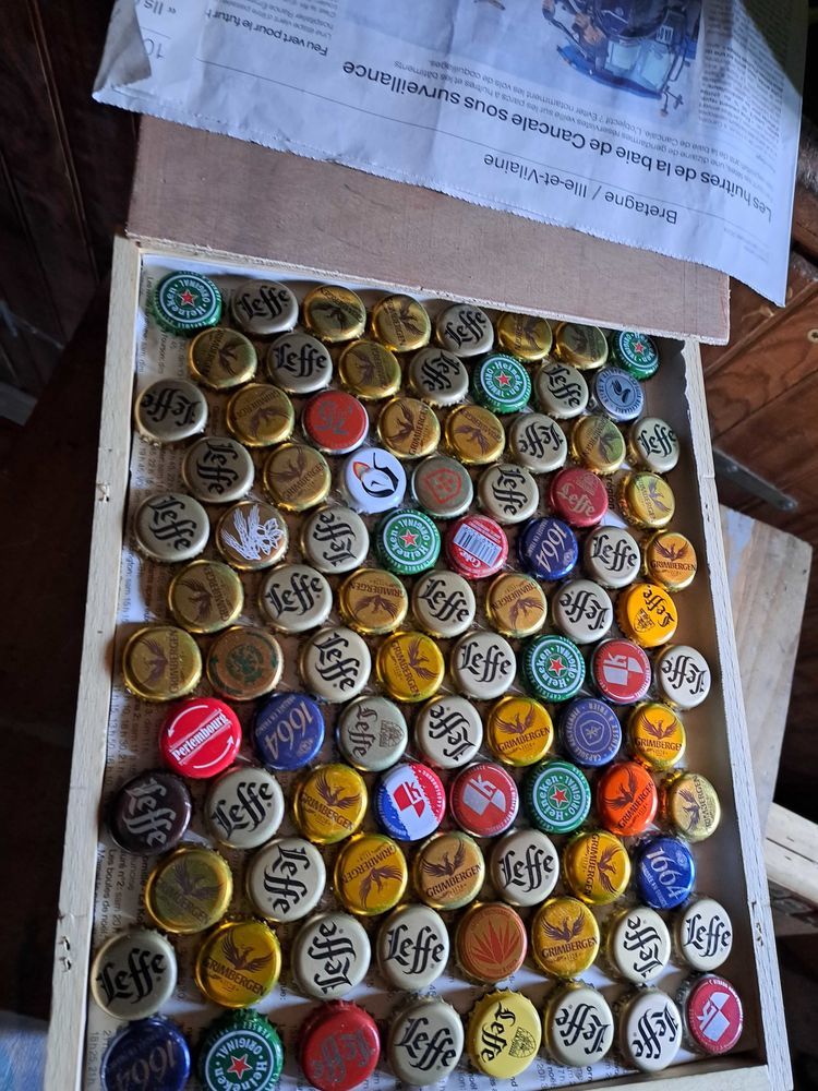 Capsules de bi�res sans marque du d�capsuleur 50 Chevaign� (35)