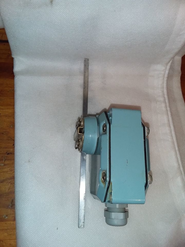 Capteur fin de course TELEMECANIQUE XCR 22 Serres-Castet (64)