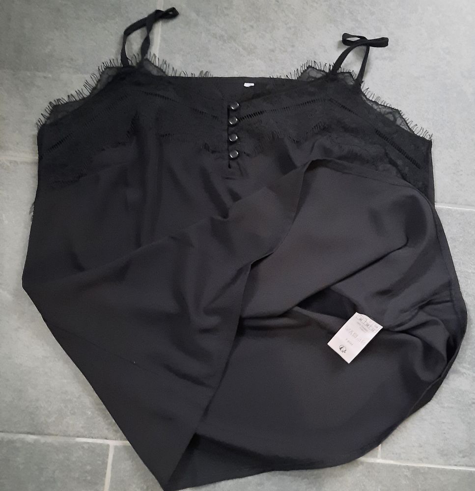 Caraco noir �l�gant � fines bretelles et dentelle neuf -T 40 8 Domart-en-Ponthieu (80)
