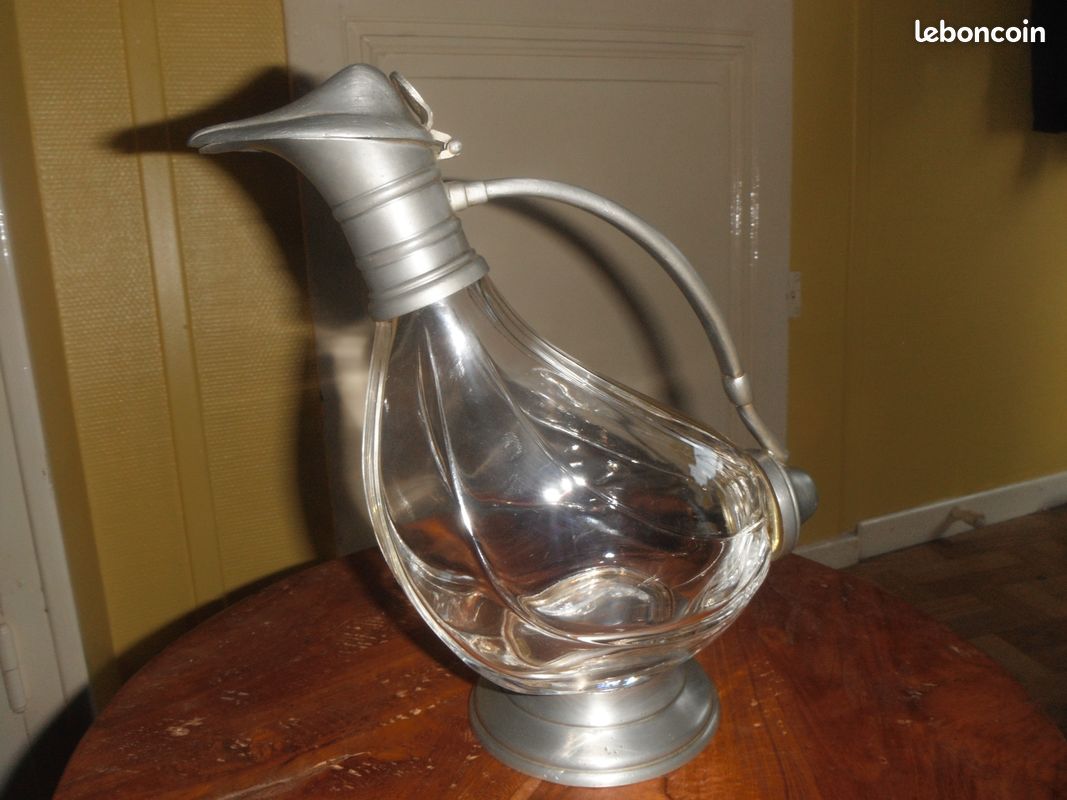 Carafe � vin � d�canter en Christal NF Etain. Etat Neuf
35 M�con (71)