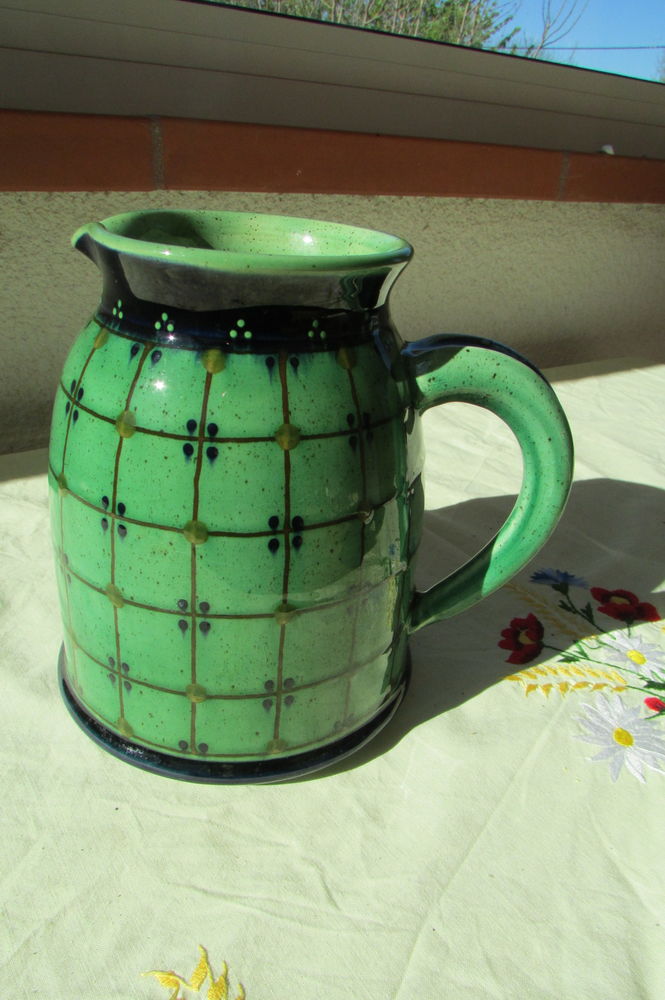Carafe �maill�e vert, or & noir , sign� 25 Montfa (81)