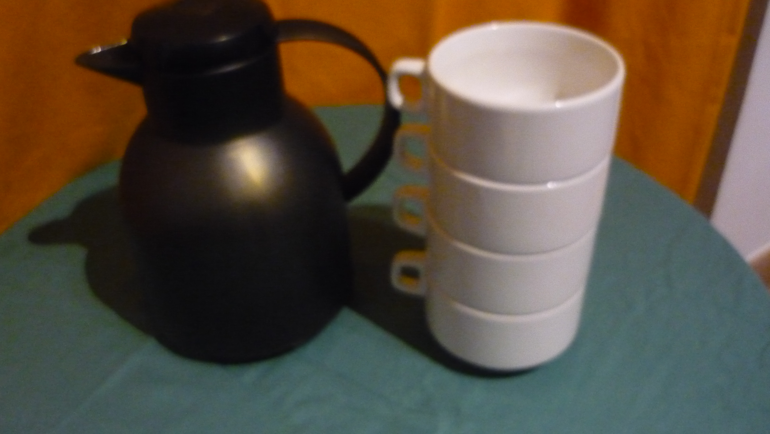 Carafe isotherme + Tasses � caf� 16 Brem-sur-Mer (85)